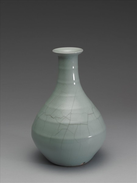 青瓷盤口弦紋瓶