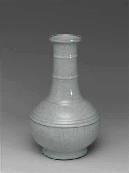 青瓷穿帶弦紋瓶