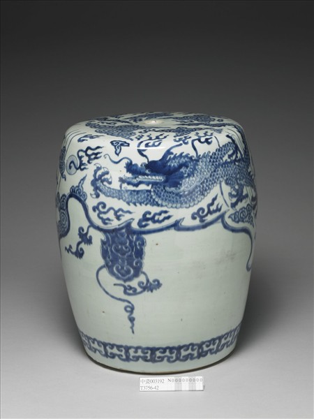 青花雙龍戲珠紋坐墩