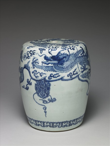 青花雙龍戲珠紋坐墩