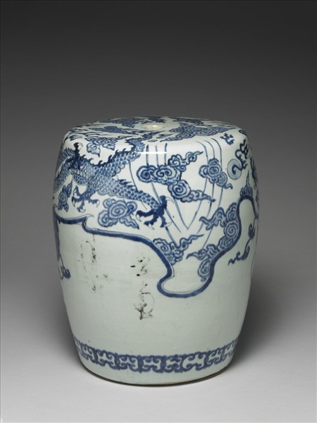 青花雙龍戲珠紋坐墩