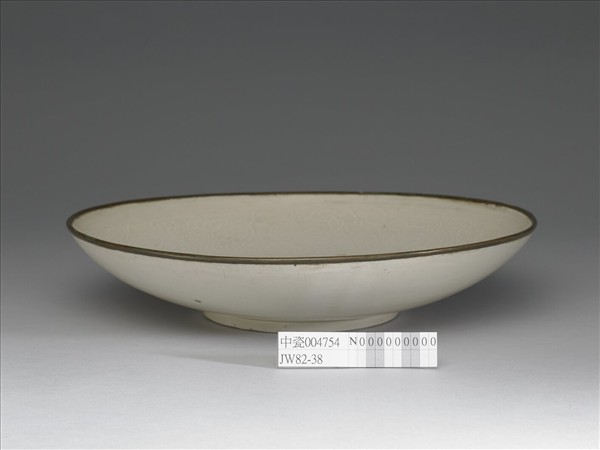 定窯 白瓷印花花卉紋盤