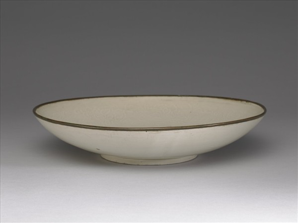 定窯 白瓷印花花卉紋盤