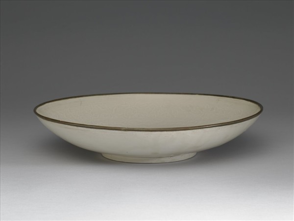 定窯 白瓷印花花卉紋盤