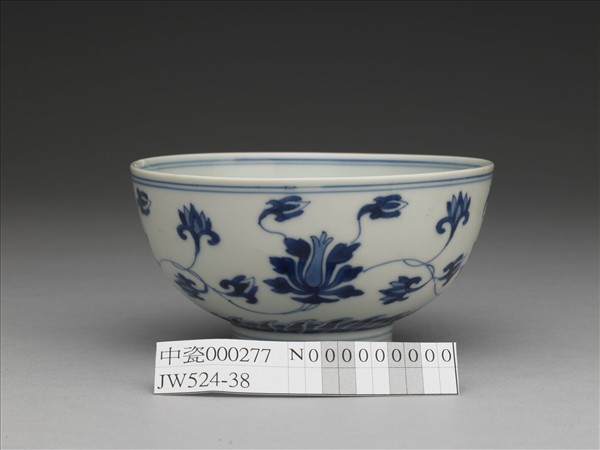 青花番蓮紋碗