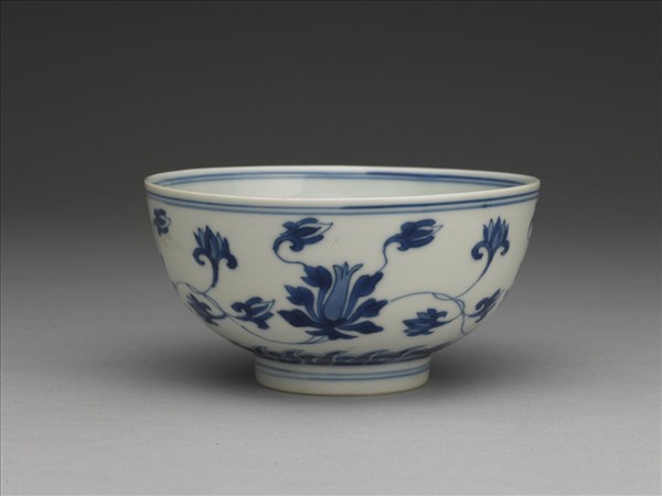 青花番蓮紋碗