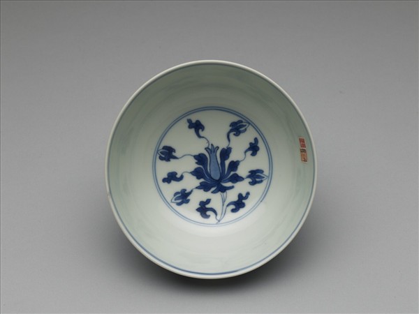 青花番蓮紋碗