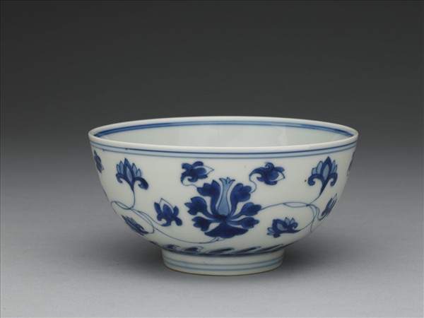 青花番蓮紋碗