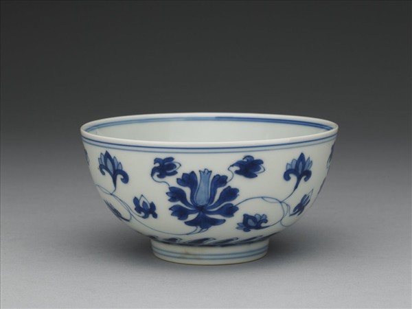 青花番蓮紋碗