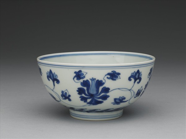 青花番蓮紋碗