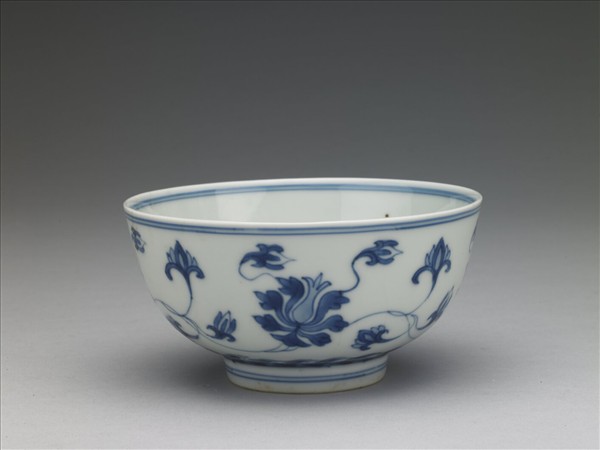 青花番蓮紋碗