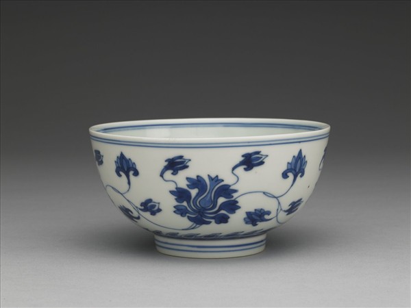 青花番蓮紋碗