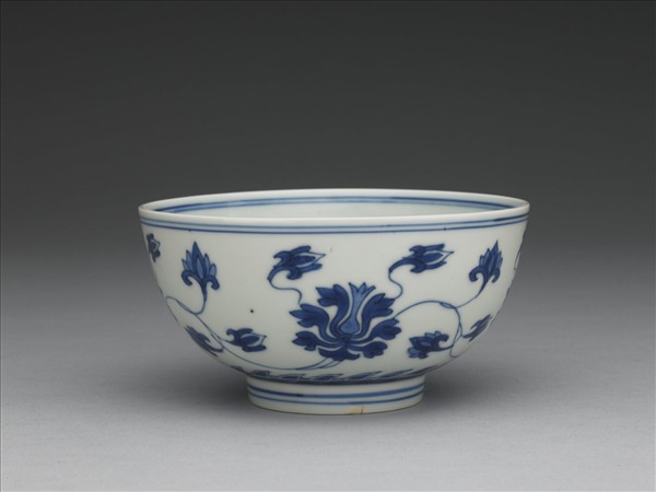 青花番蓮紋碗