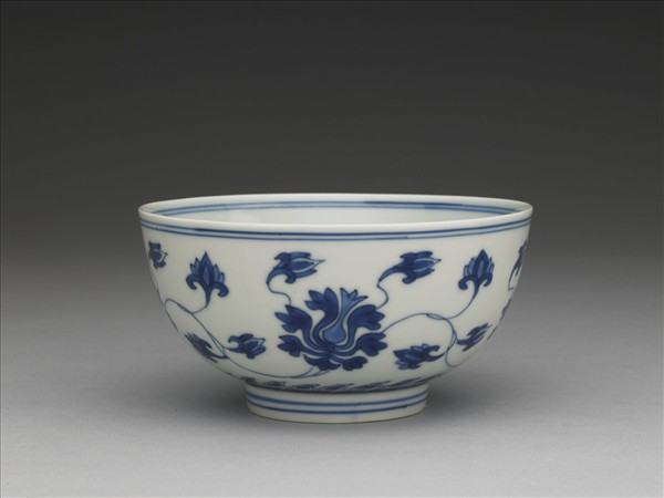 青花番蓮紋碗