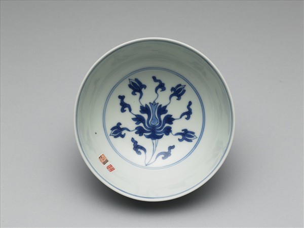 青花番蓮紋碗