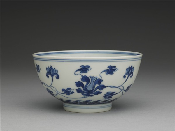 青花番蓮紋碗