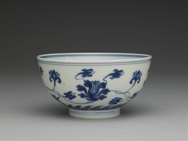青花番蓮紋碗