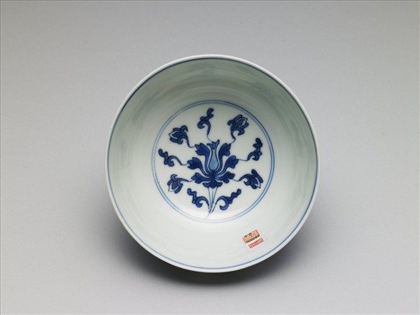 青花番蓮紋碗