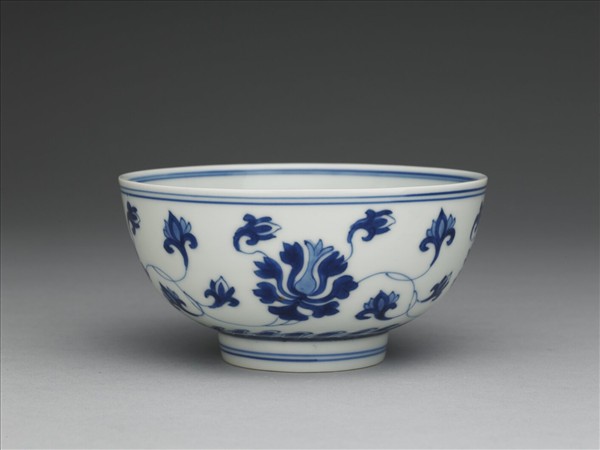 青花番蓮紋碗
