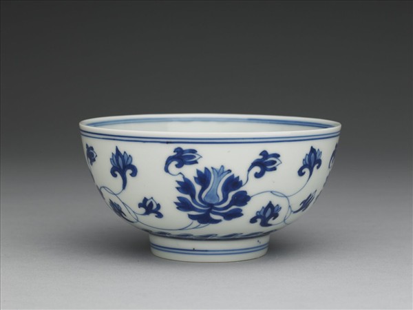 青花番蓮紋碗