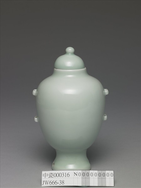 青瓷貫耳穿帶瓶