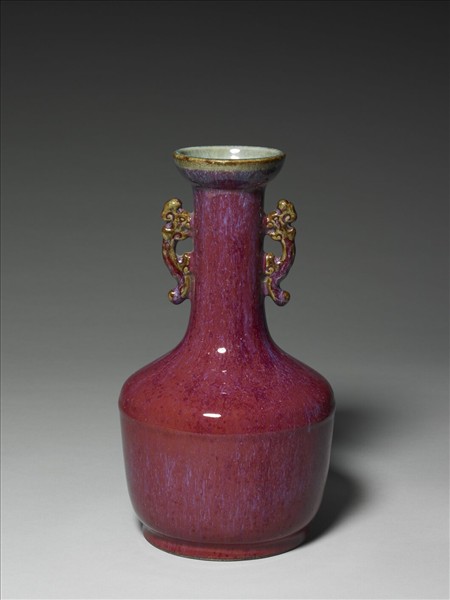 霽紅釉獸耳瓶
