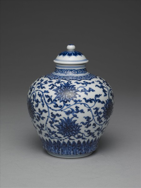 青花番蓮紋蓋罐