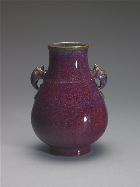 爐鈞釉獸首銜環瓶