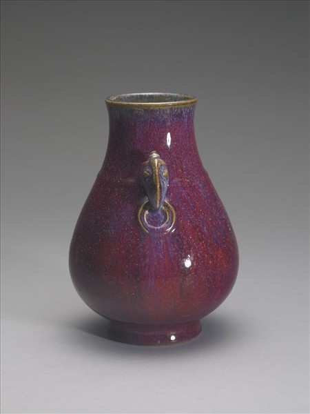 爐鈞釉獸首銜環瓶