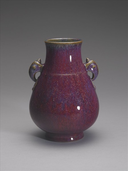 爐鈞釉獸首銜環瓶