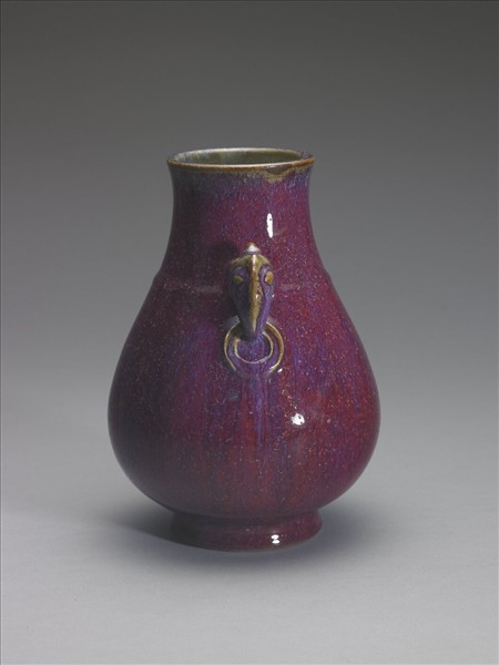 爐鈞釉獸首銜環瓶