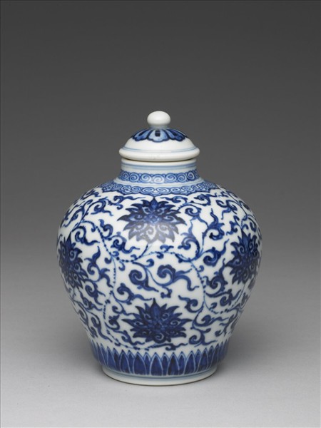青花番蓮紋蓋罐