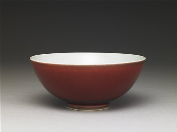 紅釉碗