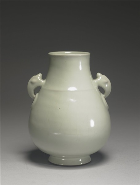 青瓷獸耳暗環瓶