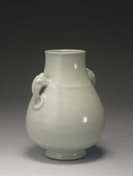 青瓷獸耳暗環瓶