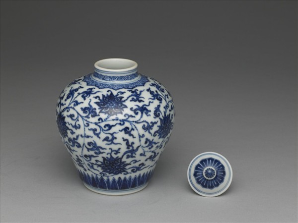 青花番蓮紋蓋罐