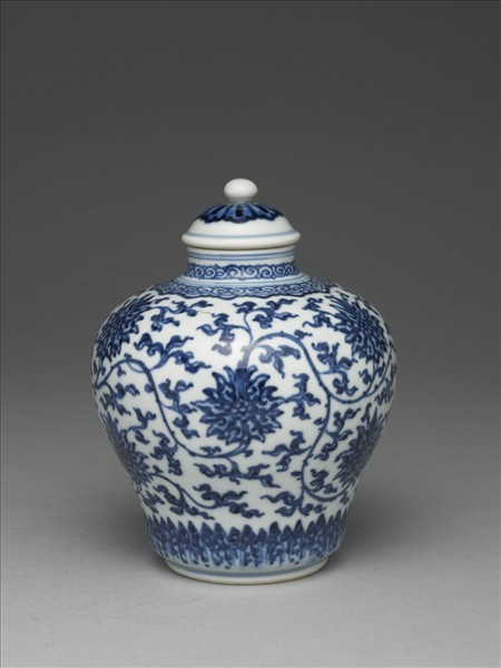 青花番蓮紋蓋罐