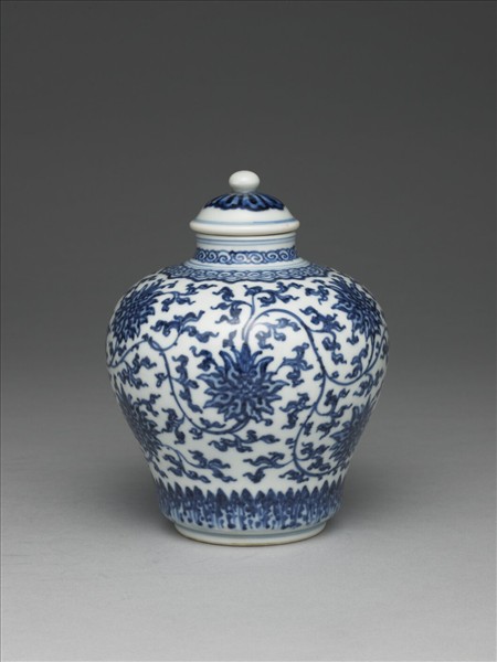 青花番蓮紋蓋罐