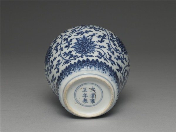 青花番蓮紋蓋罐