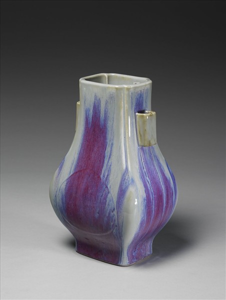 爐鈞釉貫耳杏葉瓶