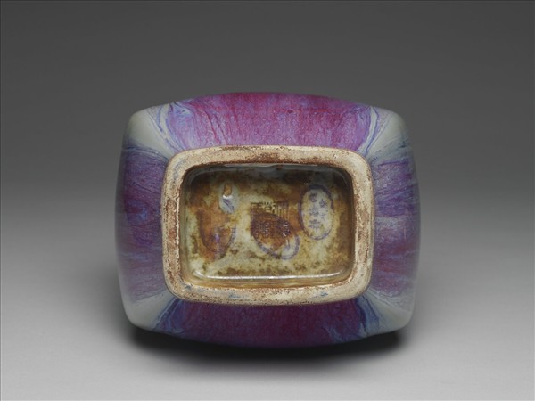 爐鈞釉貫耳杏葉瓶