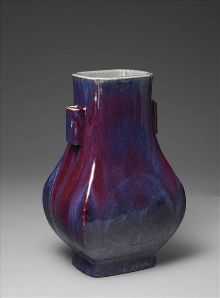 爐鈞釉貫耳杏葉瓶