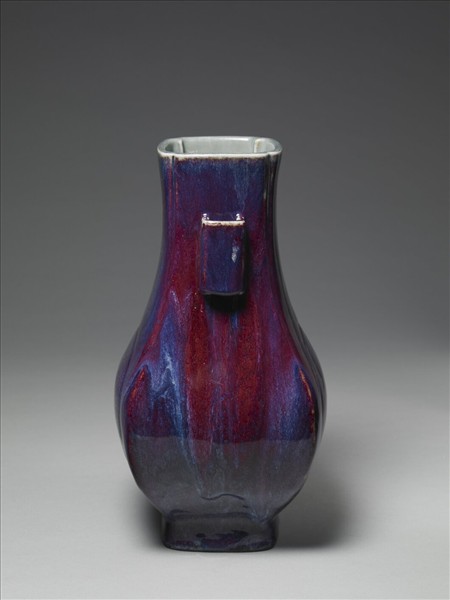 爐鈞釉貫耳杏葉瓶