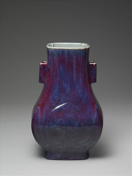 爐鈞釉貫耳杏葉瓶