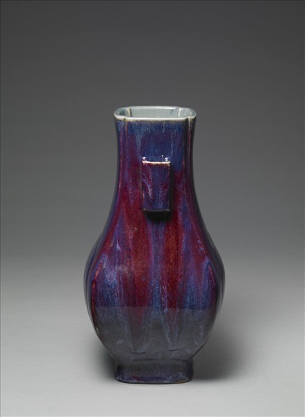 爐鈞釉貫耳杏葉瓶