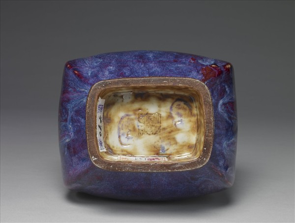 爐鈞釉貫耳杏葉瓶