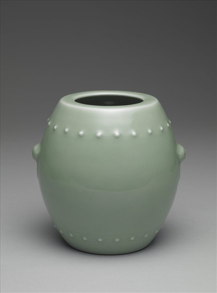 青瓷獸耳暗環鼓式罐