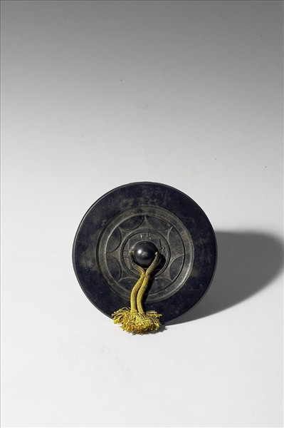 「宜官位矦」連弧紋鏡