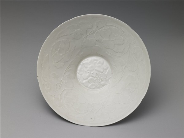 定窯 白瓷印花牡丹紋花口碗 底刻「琅邪深甫」款