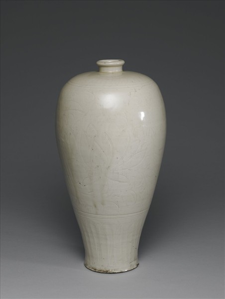 定窯 白瓷劃花蓮紋梅瓶